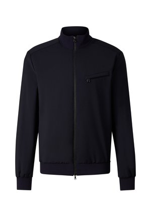 Schwarze Jacke zum Reißverschluss mit Stehkragen, langen Ärmeln, gerippten Bündchen und Saum sowie einer horizontalen Brusttasche mit Reißverschluss.