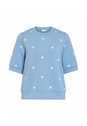 Világoskék rövid ujjú pulóver apró fehér szívmintákkal az elején és az ujjakon, kerek nyakkivágással, bordás szegéllyel és mandzsettával.