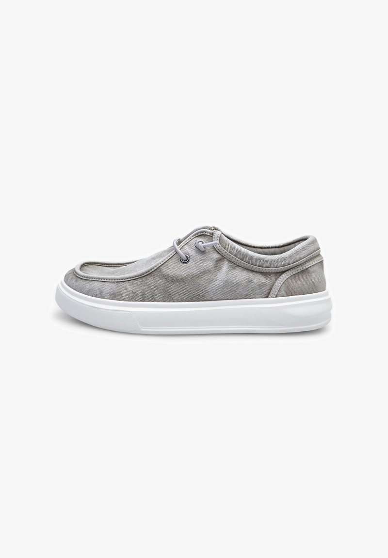 Hallhalli kanvas sneaker hallisel nahkadega, valge kummist tald, ümmargune varvas, kaks silmust ja pehme, polsterdatud krae. Minimalistlik disain ja sujuv tekstuur.