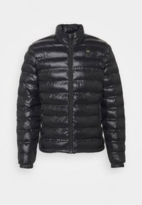 Giubbotto imbottito nero con finitura lucida, caratterizzato da un colletto alto, chiusura a zip completa e polsini elasticizzati. Design trapuntato distintivo.