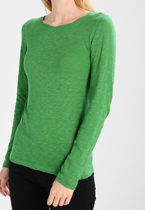 Groen langslavende shirt van gestructureerde stof met een subtiel heatherpatroon. Heeft een ronde hals en een slim fit.