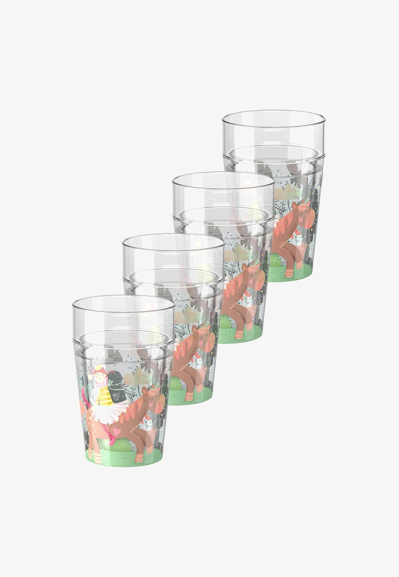 Set aus vier klaren Plastikbechern mit bunten Cartoon-Motiven eines Mädchens und eines braunen Pferdes auf einem grünen Grasboden.