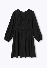 Petite robe noire en tissu doux, dotée d'un décolleté en V, de manches longues bouffantes et d'un devant boutonné avec une taille froncée.