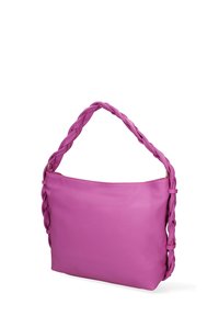 Borsa a spalla in pelle rosa con tracolla intrecciata, texture morbida, forma rettangolare e design semplice. Nessun dettaglio hardware visibile.