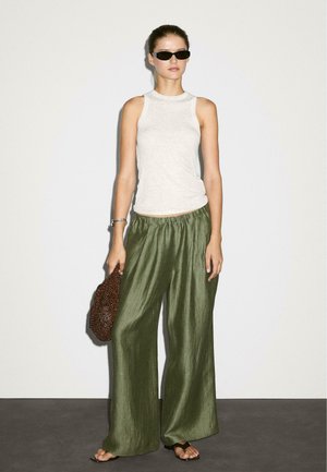 FIT FLOWING  - Pantalon classique - green