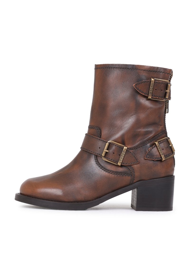 Bottine en cuir marron avec deux boucles en laiton réglables, bout arrondi, talon bloc et fermeture éclair à l'arrière.