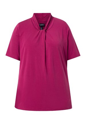 Kurzärmelige, magentafarbene Bluse mit gerafftem, hohem Ausschnitt und lockerer Passform.