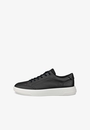 Sneakers nere in pelle con finitura testurizzata, suola in gomma bianca, design con lacci e sottili accenti laterali.