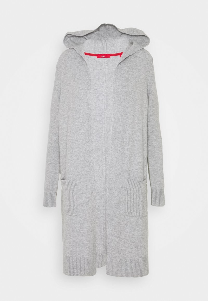 Cardigan long gris clair en maille avec capuche, ouverture devant, deux poches avant, et bordures côtelées aux poignets et à l'ourlet.