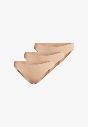 Drei nahtlose Damen-Bikini-Slips in Beige, diagonal übereinander angeordnet vor weißem Hintergrund.