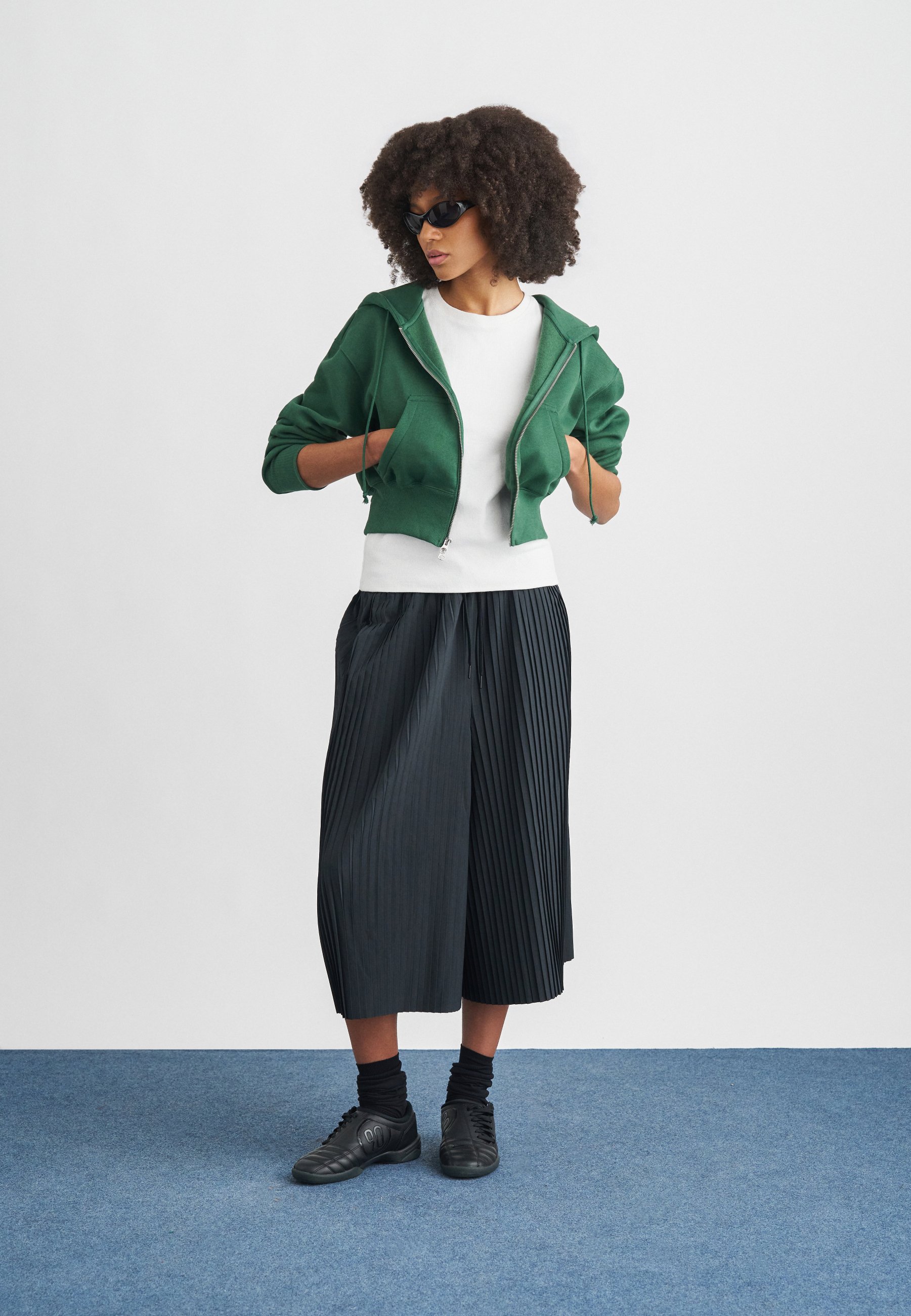 green nike crop sweatshirt