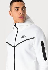 Nike Sportswear M NSW TCH FLC FZ WR - Camisola com fecho - white/black