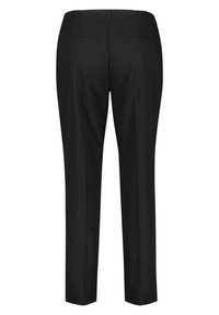 Czarne krawieckie spodnie o prostych nogawkach, z gładką fakturą, dwoma tylnymi kieszeniami i dyskretnym paskiem w talii.