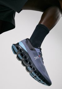 On CLOUDSTRATUS 3 - Road running shoes - metal   wisteria