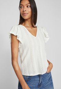 VILA VILINDA V NECK - Bluse - cloud dancer