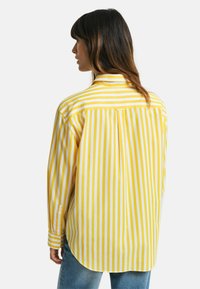 GANT STRIPED - Camicia - daffodil yellow