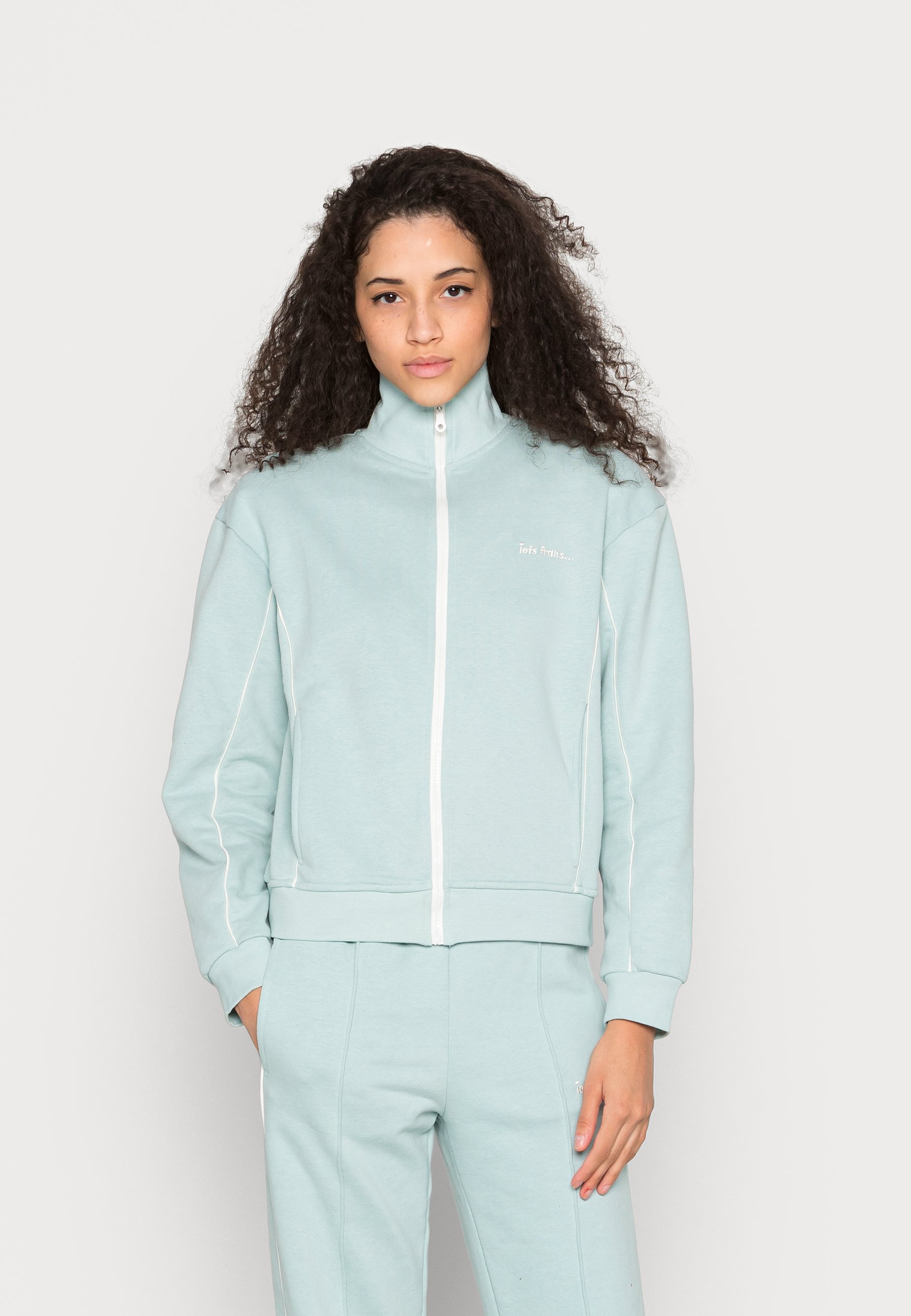 Discover iets frans Sports range online | ZALANDO