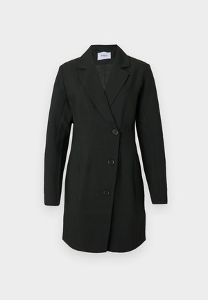 Schwarzer, maßgeschneiderter Blazer mit langen Ärmeln, Reverskragen und fünf vorderen Knöpfen. Hergestellt aus Strukturstoff, mit glattem Innenfutter ausgestattet.