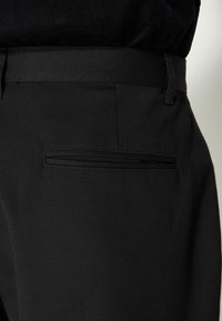 Next REGULAR FIT - Pantaloni de costum - black