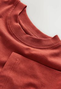 Unselected, warm rust