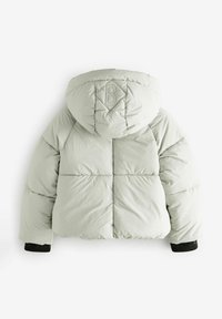 Svetlozelená puffa bunda s kapucňou, s prešívaným dizajnom, výrazným výšivkou "B" a čiernymi manžetami. Mäkkučký materiál, moderný strih.