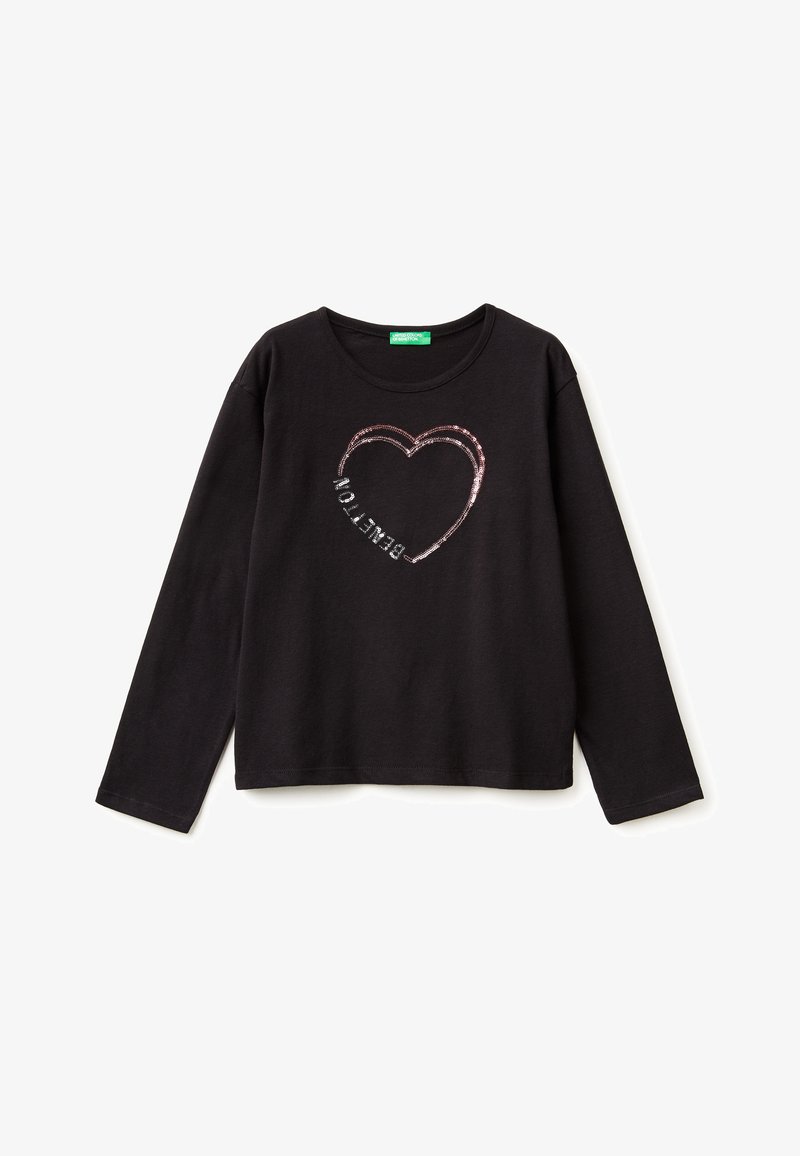 Camiseta de manga larga negra hecha de algodón, con un diseño de corazón de lentejuelas rosas y plateadas que lleva la palabra "PERFECTO" en su interior. Cuello redondo, corte holgado.