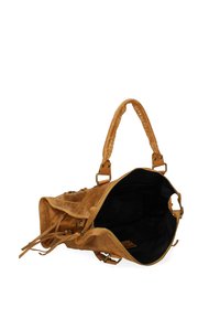 Borsa in suede marrone chiaro con chiusura a zip, apertura superiore e manico intrecciato. L'interno è in tessuto nero. Presenta dettagli in metallo e frange decorative.