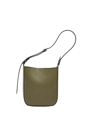 Prostokątna torba na ramię z oliwkowej skóry, z regulowanym cienkim paskiem i minimalnymi detalami przeszyć.