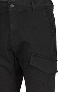 Zwarte cargo broeken met voorknoop, riemlussen, zijzakken en een klepzak op de dij.