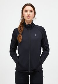 Giacca sportiva nera con colletto alto, zip completa e maniche lunghe. Presenta tasche con zip e logo bianco sulle maniche.