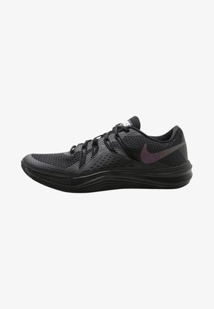 Chaussure de running noire Nike avec empeigne en mesh, fermeture lacets et semelle noire, vue de profil droit sur fond blanc.