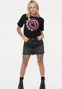 Paradiso Clothing BLINK  SIX ARROW SMILE UNISEX - Print T-shirt - black