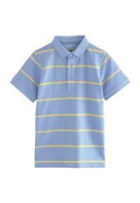 Camisa polo azul a rayas con rayas horizontales amarillas, mangas cortas, cuello, tapeta de tres botones y tejido texturizado.