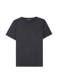 Kolenofgrijze katoenen t-shirt met korte mouwen, ronde hals, en een kleine zwarte opdruk met de tekst "SCAPERS" op de linkerkant van de borst.