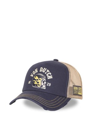 Casquette trucker en mesh bleu marine et beige avec coutures jaunes, motif de crâne avec casque en flammes, et patchs logo Von Dutch à l'avant et sur le côté.