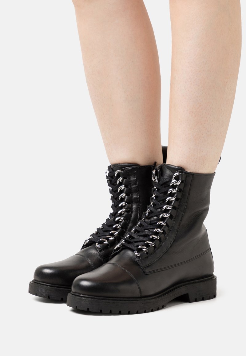 Copenhagen Shoes Botines con cordones - black