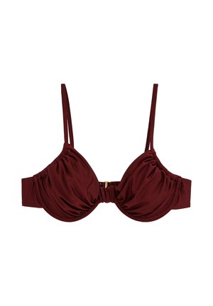 Bordó alátámasztásos melltartó ráncolt kosarakkal, vékony dupla vállpántokkal és elülső arany kapoccsal, fehér háttér előtt.