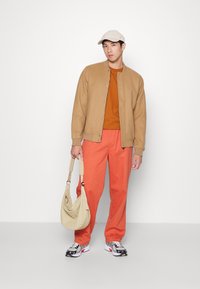 INDICODE JEANS MERLIN - Blusão aviador - dark sand