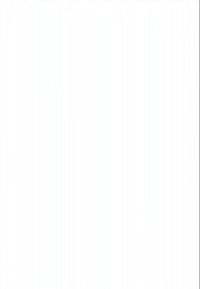 Tři muži v obchodním oblečení spolupracují u dřevěného stolu s laptopem a dokumenty v světlém kancelářském prostředí.