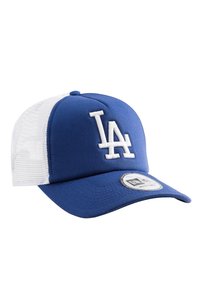 Cappello blu con retro in rete bianca, caratterizzato da un logo "LA" ricamato in bianco sulla parte anteriore e una toppa circolare del marchio sulla visiera.