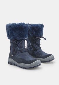 Námornícke modré zimné topánky s kožušinovými manžetami, šnurovaním vpredu, bočnými zipsami a hrubými gumovými podrážkami na vonkajšie chladné počasie.
