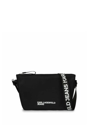 Čierna obdĺžniková crossbody taška s bielym logom "Karl Lagerfeld Jeans" a nastaviteľným ramenným popruhom so značkou.