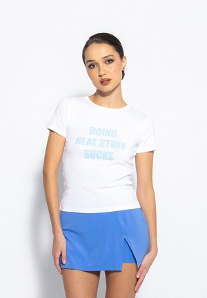 - T-shirt z nadrukiem