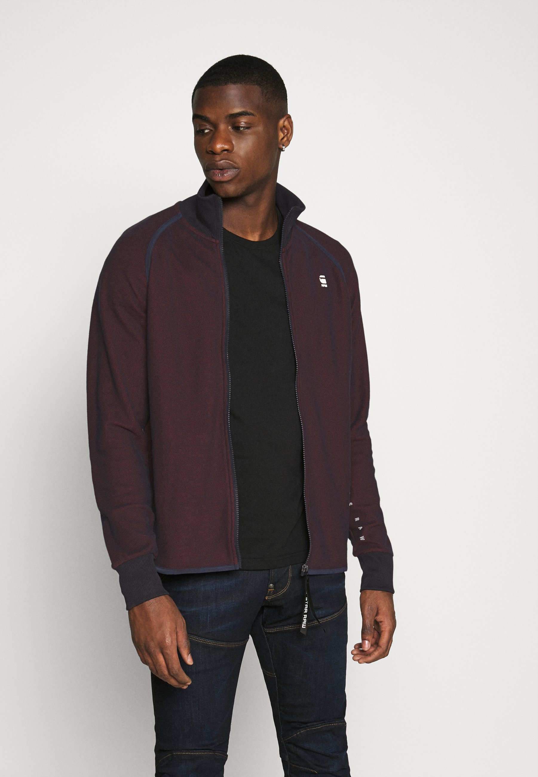 Strikkejakker & Cardigans | Herre | Nye kolleksjoner online Strikkejakker & Cardigans | Herre | Nye kolleksjoner online