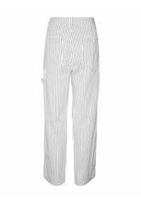 Pantalons rayés en blanc et noir, avec une coupe ample, deux poches arrière et une poche latérale. Fabriqués en tissu léger.