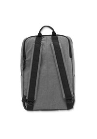 Grau farbener Stoff-Rucksack mit schwarzen gepolsterten Trägern, einem oberen Griff und einer seitlichen Reißverschlusstasche. Verfügt über eine strukturierte Oberfläche und verstärkte Nähte.