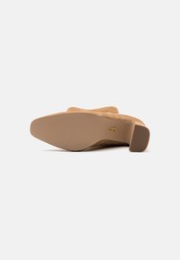 Steve Madden Højhælede støvler - taupe
