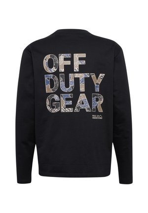 Schwarzes Langarmshirt mit großem Text "OFF DUTY GEAR" in blauem, beige-weißem Tarnmuster auf der Rückseite.