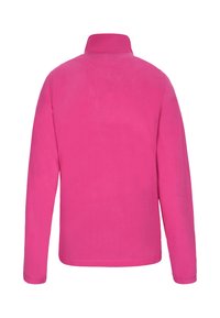 Fleece-Jacke in leuchtendem Pink, mit Kragen und langen Ärmeln. Glatte Textur, schlichtes Design, ohne sichtbare Hardware oder Muster.