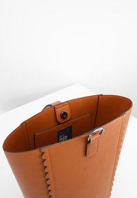 Even&Odd Shopping bag - cognac